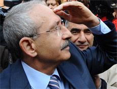 Kılıçdaroğlu Kürtçe şarkıda halay çekti